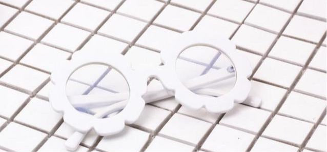 Flower Sunglasses - White and clear