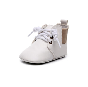 Leather look baby boots - White
